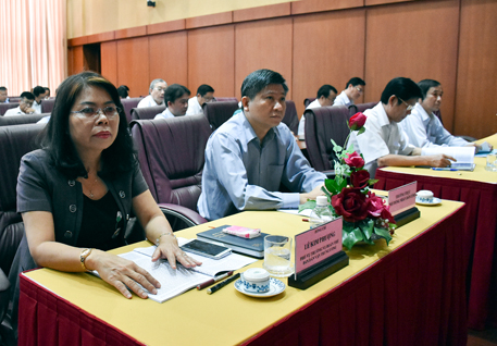 Các đồng chí: Lê Kim Phượng, Phó Vụ trưởng Vụ Đoàn thể, Ban Dân vận Trung ương; Trần Văn Tuấn, Phó Chủ tịch HĐND tỉnh, tham dự hội nghị.