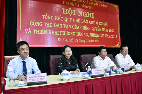Các đồng chí: Nguyễn Thị Yến, Phó Bí thư Thường trực Tỉnh ủy, Trưởng Đoàn ĐBQH tỉnh, Trưởng Ban chỉ đạo (BCĐ) thực hiện QCDC ở cơ sở tỉnh; Nguyễn Văn Đồng, Ủy viên Ban Thường vụ Tỉnh ủy, Trưởng Ban Dân vận Tỉnh ủy, Phó trưởng Ban Thường trực BCĐ; Nguyễn Văn Xinh, Ủy viên Ban Thường vụ Tỉnh ủy, Trưởng Ban Tuyên giáo Tỉnh ủy, Phó trưởng BCĐ; Đặng Minh Thông, Phó Chủ tịch UBND tỉnh, Phó trưởng BCĐ, đồng chủ trì hội nghị.