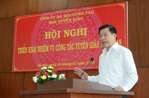 Đồng chí Nguyễn Hồng Lĩnh, Ủy viên Trung ương Đảng, Bí thư Tỉnh ủy, Chủ tịch HĐND tỉnh phát biểu chỉ đạo tại hội nghị.