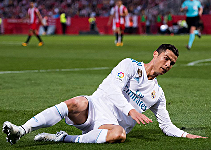 Ronaldo không muốn chìm cùng con tàu Real, và vẫn muốn chứng tỏ mình cao giá bằng cách đòi về Old Trafford.