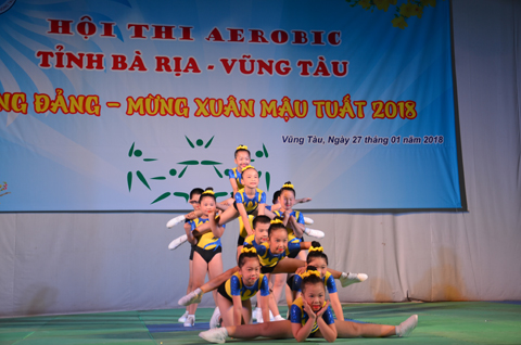 Tiết mục xếp hình tháp của của trường TH Quang Trung (TP.Vũng Tàu).