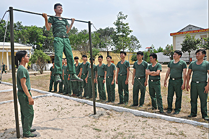 Rèn luyện thể thao sau một ngày huấn luyện.