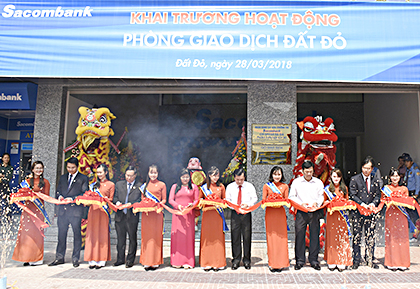 Cắt băng khai trương Phòng giao dịch Sacombank Đất Đỏ.