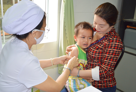 Tiêm vắc xin cho trẻ tại Trạm Y tế Phường 7 (TP.Vũng Tàu)