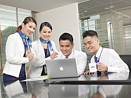 Tìm hiểu các vị trí ACB đang cần tuyển và nộp đơn trực tuyến tại acbjobs.com.vn, hoặc qua fanpage ACB Talent Ecosystem.