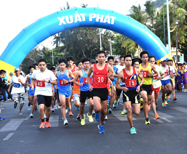 VĐV xuất phát ở cự ly thi đấu.