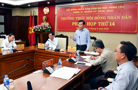 Đồng chí Nguyễn Hồng Lĩnh, Ủy viên Trung ương Đảng, Bí thư Tỉnh ủy, Chủ tịch HĐND tỉnh, phát biểu kết luận phiên họp. 