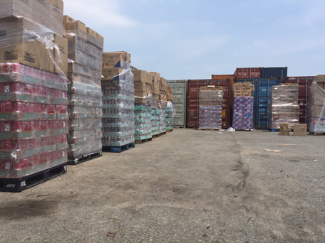 Hai quan kiem tra hang lau 05 05 2018 (1)/(2)/(3).JPG: Nhiều mặt không được khai báo trong container hàng bánh kẹo nhập khẩu.