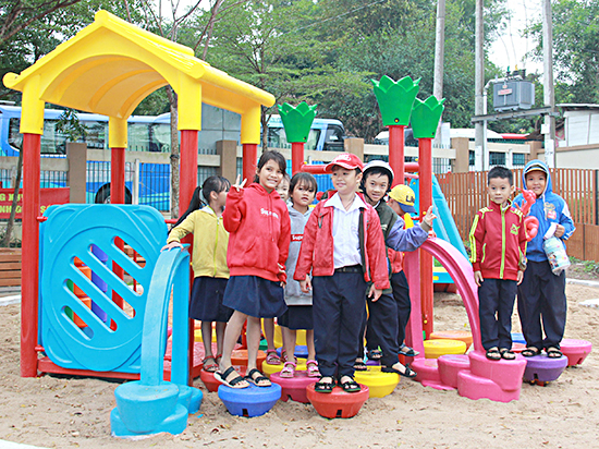 Phụ huynh chỉ nên xem kết quả của sinh trắc vân tay là những thông tin tham khảo. Trong ảnh: Học sinh Trường TH Long Sơn 2 (TP.Vũng Tàu)  vui chơi trong khuôn viên nhà trường. Ảnh: HOÀNG HƯỜNG