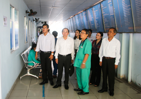 Đoàn giám sát của Ban Văn hóa - Xã hội HĐND tỉnh giám sát tại Phòng khám đa khoa Vạn Thành Sài Gòn (thị trấn Phú Mỹ, huyện Tân Thành).  