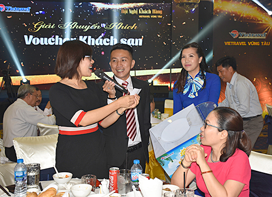 Bốc thăm may mắn tìm người trúng thưởng.