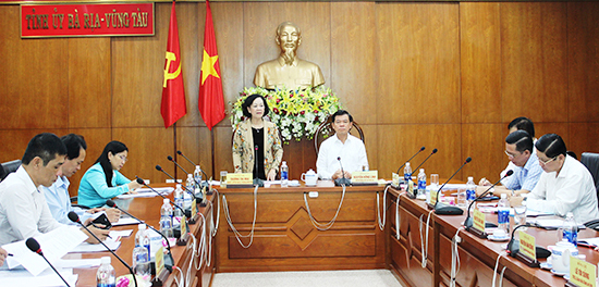 Đồng chí Trương Thị Mai, Ủy viên Bộ Chính trị, Bí thư Trung ương Đảng, Trưởng Ban Dân vận Trung ương, Trưởng Đoàn kiểm tra của Bộ Chính trị phát biểu tại buổi làm việc.