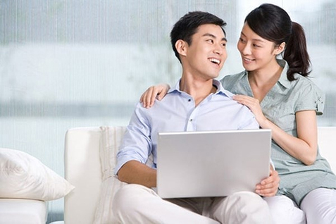 Đã là vợ chồng với nhau, chẳng việc gì phải đeo bất kỳ bộ mặt nào.  Ảnh minh họa: Internet.