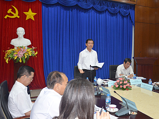  Đồng chí Nguyễn Hồng Lĩnh, Ủy viên Trung ương Đảng, Bí thư Tỉnh ủy, Chủ tịch HĐND tỉnh phát biểu ý kiến chỉ đạo tại buổi làm việc với Huyện ủy Châu Đức.
