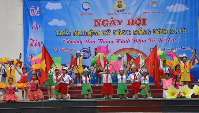 Tiết mục văn nghệ khai mạc Ngày hội 