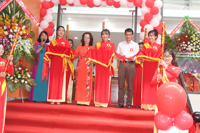 Nghi thức cắt băng khai trương Trung tâm Anh ngữ ABC4Kids cơ sở 2.