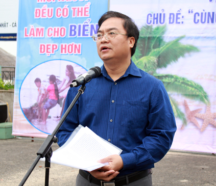Đồng chí Hoàng Vũ Thảnh, Phó Chủ tịch UBND TP.Vũng Tàu phát biểu phát động xây dựng TP. Vũng Tàu thành đô thị du lịch biển “xanh, sạch, đẹp, văn minh, thân thiện, ấn tượng”.