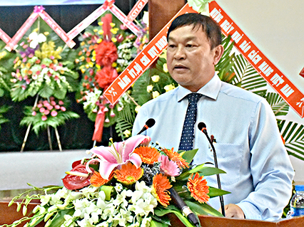 Đồng chí Phan Đức Hiền, Tỉnh ủy viên, Chủ tịch Hội Nhà báo tỉnh phát biểu tại buổi họp mặt. Ảnh: THÀNH HUY