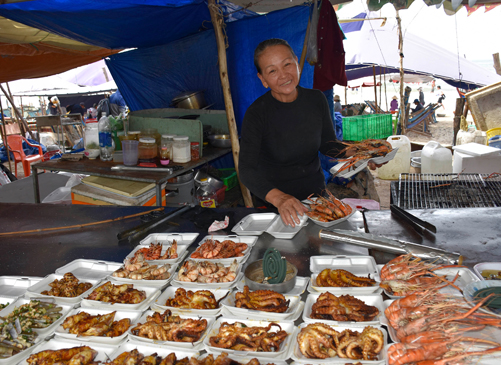 Bà Phan Thị Quảng mong có nơi buôn bán, phục vụ du lịch ổn định, bảo đảm ATVSTP và mỹ quan.