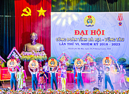 Tiết mục múa hát “Hãy hát lên bài ca Công đoàn” do đoàn viên LĐLĐ huyện Châu Đức biểu diễn tại Đại hội.