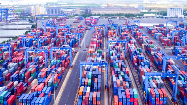 Hiện nay, có hàng ngàn container phế liệu “ngoại” tồn đọng tại các cảng biển. 