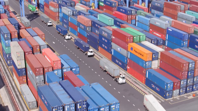 Cảng TCIT đang xem xét việc ngưng tiếp nhận các container hàng phế liệu nhựa nhập khẩu trực tiếp về cảng. Trong ảnh: Bãi container tại cảng TCIT hiện đang có 2.000 container phế liệu tồn đọng. Ảnh: AN NHẬT