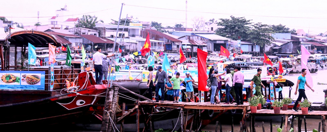 Rất đông du khách tham quan Ngày hội. Ảnh: DUY KHÔI