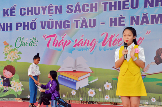 Thí sinh Lý Khả Như (phường 3) dự thi với câu chuyện “Túi gạo của mẹ”.