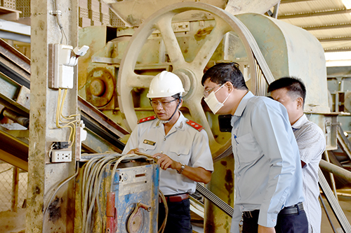 Đoàn Thanh tra làm việc tại Công ty CP Gạch Châu Đức (thôn Sơn Hòa, xã Xuân Sơn, huyện Châu Đức)  và phát hiện nhiều sai phạm.