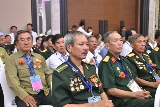 Đại biểu người có công tham dự hội nghị.