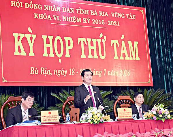 Đồng chí Nguyễn Hồng Lĩnh, Ủy viên Trung ương Đảng, Bí thư Tỉnh ủy, Chủ tịch HĐND tỉnh, phát biểu kết luận phiên chất vấn và trả lời chất vấn.