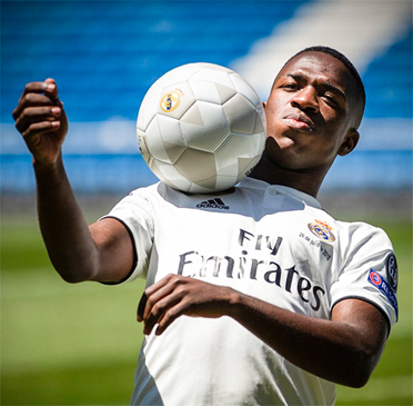 Vinicius Junior (18 tuổi) là tân binh của Real Madrid mùa hè này.  