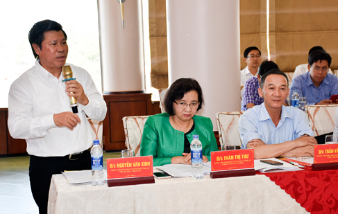 Đồng chí Nguyễn Văn Xinh, Ủy viên Ban Thường vụ Tỉnh ủy, Trưởng Ban Tuyên giáo Tỉnh ủy, nêu những kết quả nổi bật của ngành Tuyên giáo tỉnh tại Hội nghị giao ban công tác tuyên giáo 6 tháng đầu năm các tỉnh ủy, thành ủy khu vực miền Đông Nam bộ vào ngày 2-7. Ảnh: PHÚC LƯU