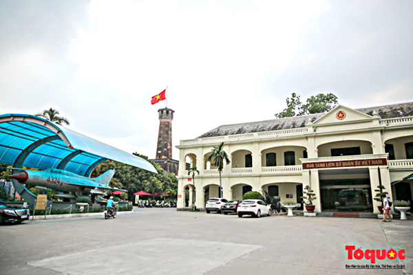 Bảo tàng Lịch sử Quân sự Việt Nam tọa lạc tại 28A, Điện Biên Phủ, quận Ba Đình, TP. Hà Nội. Đây là nơi trưng bày, lưu giữ hàng vạn hiện vật, trong đó có nhiều hiện vật quý.