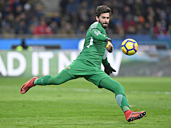 Để chinh phục đấu trường Champions League 2018-2019, Liverpool đã bỏ ra 67 triệu bảng mua thủ thành Alisson từ CLB As Roma.