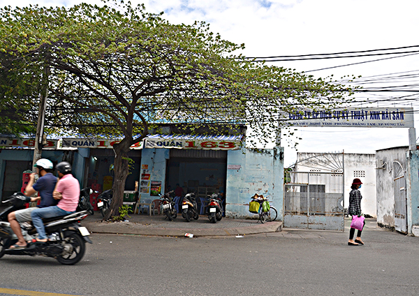 Khu đất 163 Xô Viết Nghệ Tĩnh, phường Thắng Tam, TP. Vũng Tàu do Công ty CP Dịch vụ Kỹ thuật XNK Hải sản quản lý, sử dụng đang có nhiều ki-ốt của các hộ kinh doanh.
