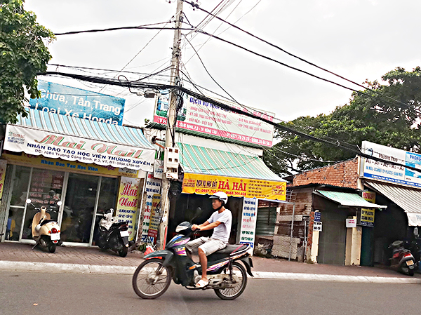Mặt tiền khu nhà ở công vụ số 78, Trương Công Định, phường 3, TP. Vũng Tàu đã bị các hộ dân tự xây cất cho thuê kinh doanh.