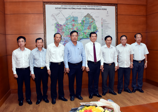Các đồng chí: Nguyễn Hồng Lĩnh, Ủy viên Trung ương Đảng, Bí thư Tỉnh ủy, Chủ tịch HĐND tỉnh; Nguyễn Văn Trình, Phó Bí thư Tỉnh ủy, Chủ tịch UBND tỉnh và 6 đồng chí được điều động, luân chuyển.