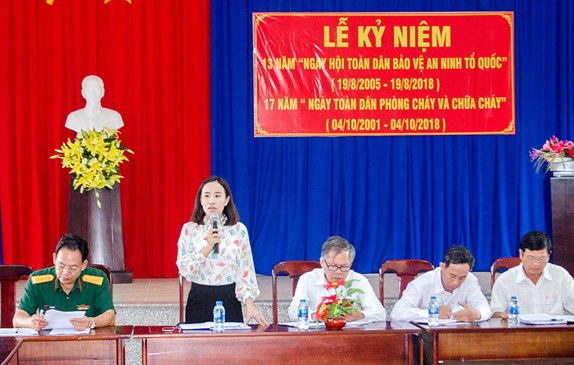 Đồng chí Võ Ngọc Thanh Trúc, Phó Ban Dân vận Tỉnh ủy, Trưởng đoàn kiểm tra phát biểu tại buổi làm việc với BCĐCTPH xã Hòa Hội (huyện Xuyên Mộc). 
