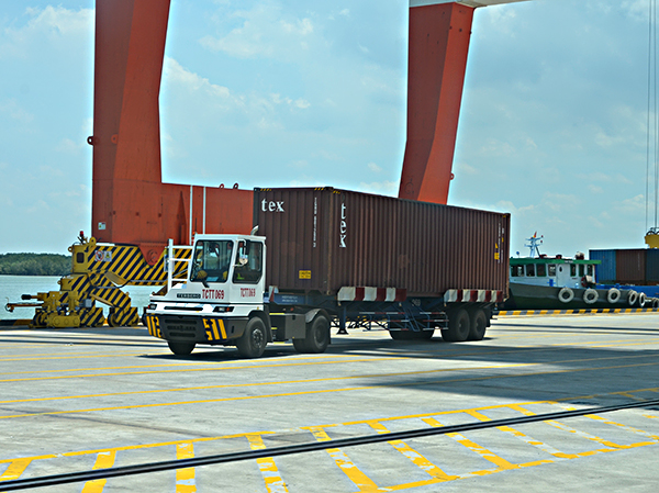 Vận chuyển hàng container tại cảng Quốc Tế-Cái Mép (CMIT).