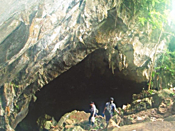 Cửa hang số 2 vào bên trong hang Chi Đảy.