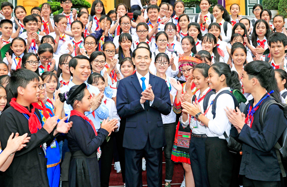 Chủ tịch nước Trần Đại Quang gặp mặt thân mật Đoàn đại biểu Chỉ huy Đội giỏi toàn quốc năm 2018. Ảnh: TTXVN