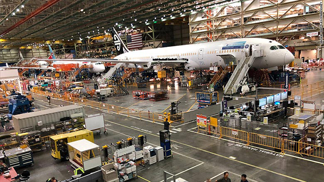 Bên trong nhà máy sản xuất máy bay ở Everett.