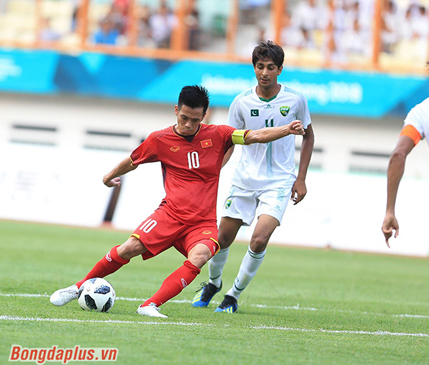 Văn Quyết nâng tỷ số 2-0 cho U23 Việt Nam. Ảnh: bongdaplus.