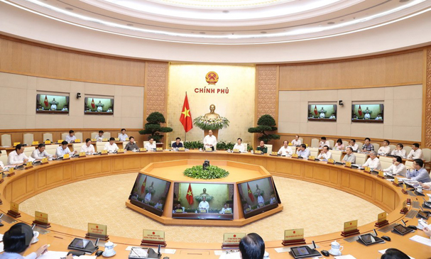 Thủ tướng Nguyễn Xuân Phúc phát biểu tại phiên họp.