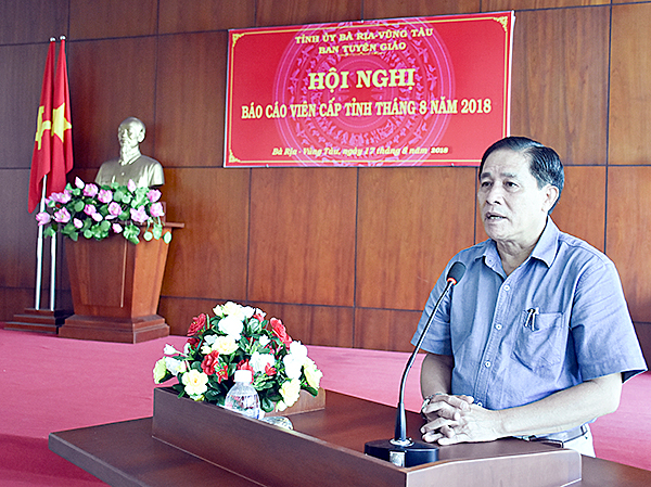 Đồng chí Trần Văn Thông, Tỉnh ủy viên, Phó Trưởng Ban Thường trực Ban Tuyên giáo Tỉnh ủy chủ trì hội nghị.