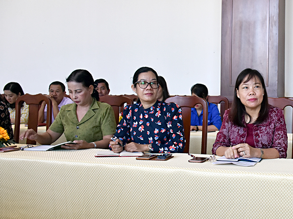 Các đại biểu tham dự hội nghị.