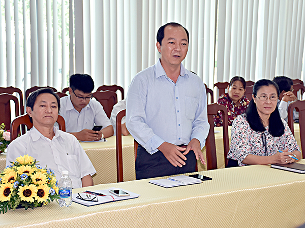Lãnh đạo Ban Tuyên giáo Hội Nông dân tỉnh quan tâm đến vấn đề cây, con, giống trong phát triển NNƯDCNC.