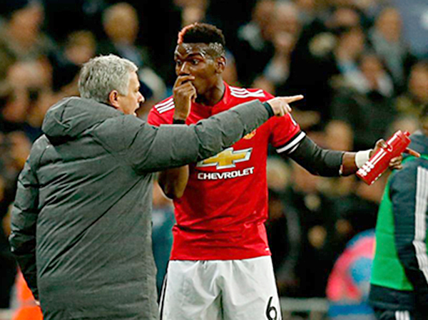HLV Jose Mourinho và tiền vệ Paul Pogba.