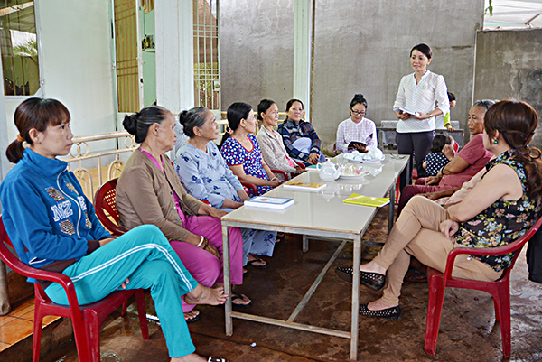 Chi hội Phụ nữ ấp Bình Đức, xã Bình Ba (huyện Châu Đức) tổ chức buổi sinh hoạt tuyên truyền pháp luật và công tác gia đình, công tác hòa giải ở cơ sở cho chị em phụ nữ.